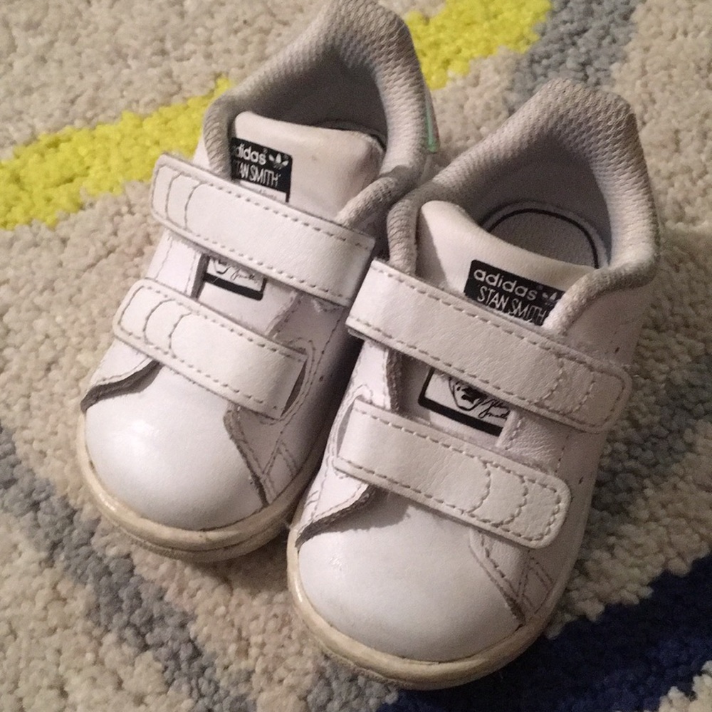 Adidas Stan Smith baby girl 4K.